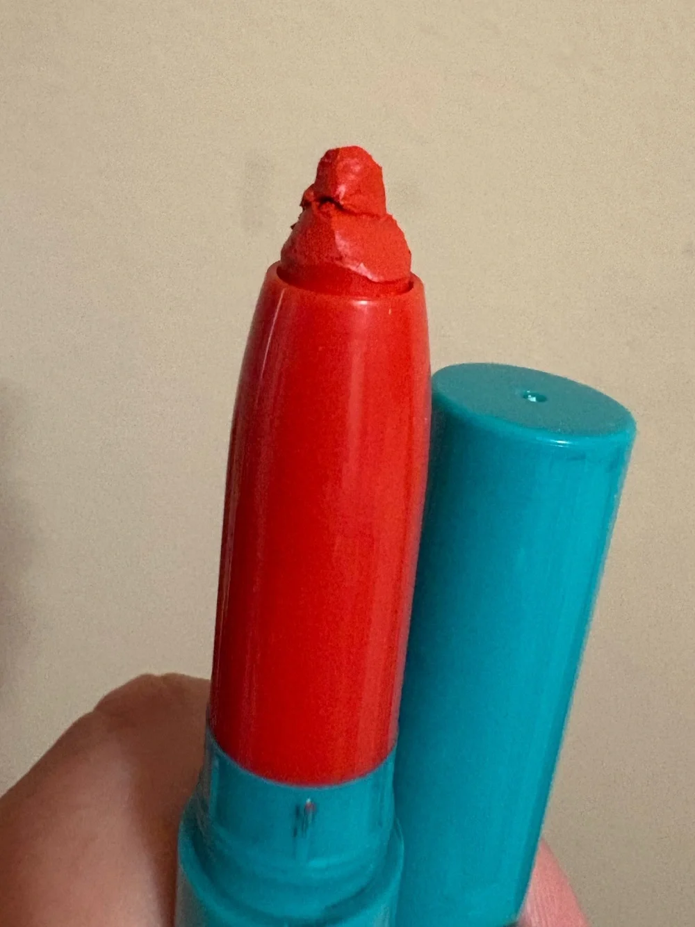 Thrive Causemetics Lip Crayon Lara Brand New The tip of the lipstick is damaged.